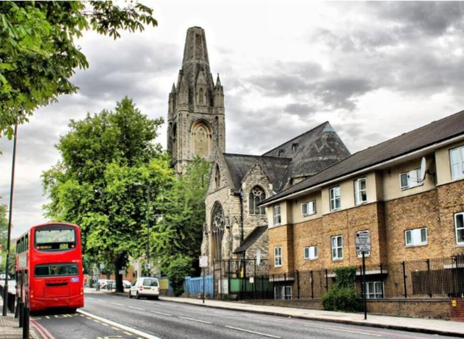 Functional Budget Stay With Wi-Fi And Laundry Facilities Near Tube Station Londen Buitenkant foto