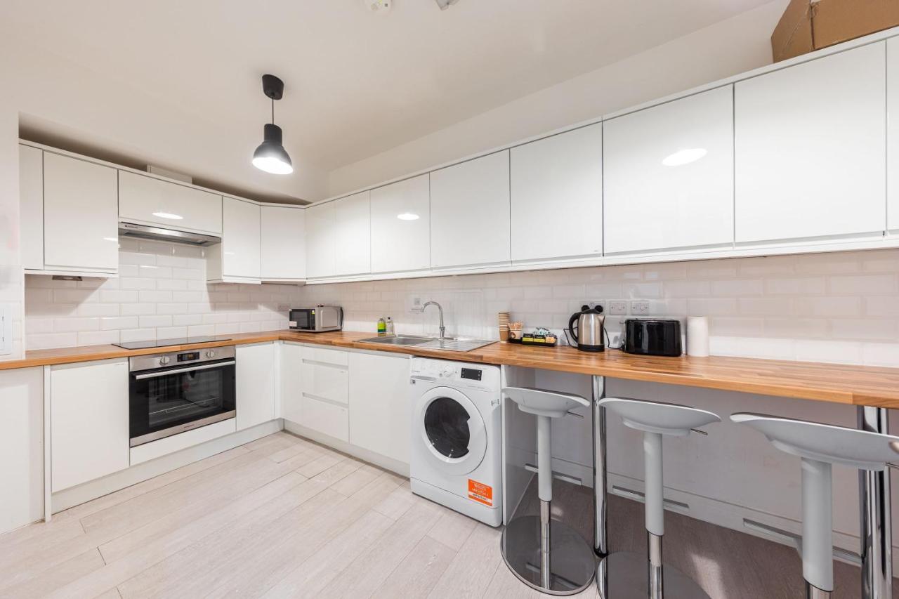 Functional Budget Stay With Wi-Fi And Laundry Facilities Near Tube Station Londen Buitenkant foto