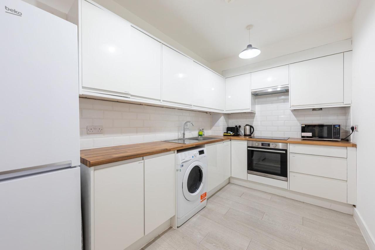 Functional Budget Stay With Wi-Fi And Laundry Facilities Near Tube Station Londen Buitenkant foto