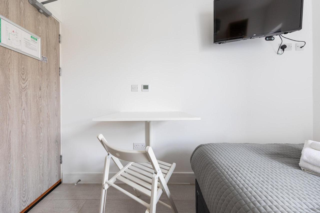 Functional Budget Stay With Wi-Fi And Laundry Facilities Near Tube Station Londen Buitenkant foto