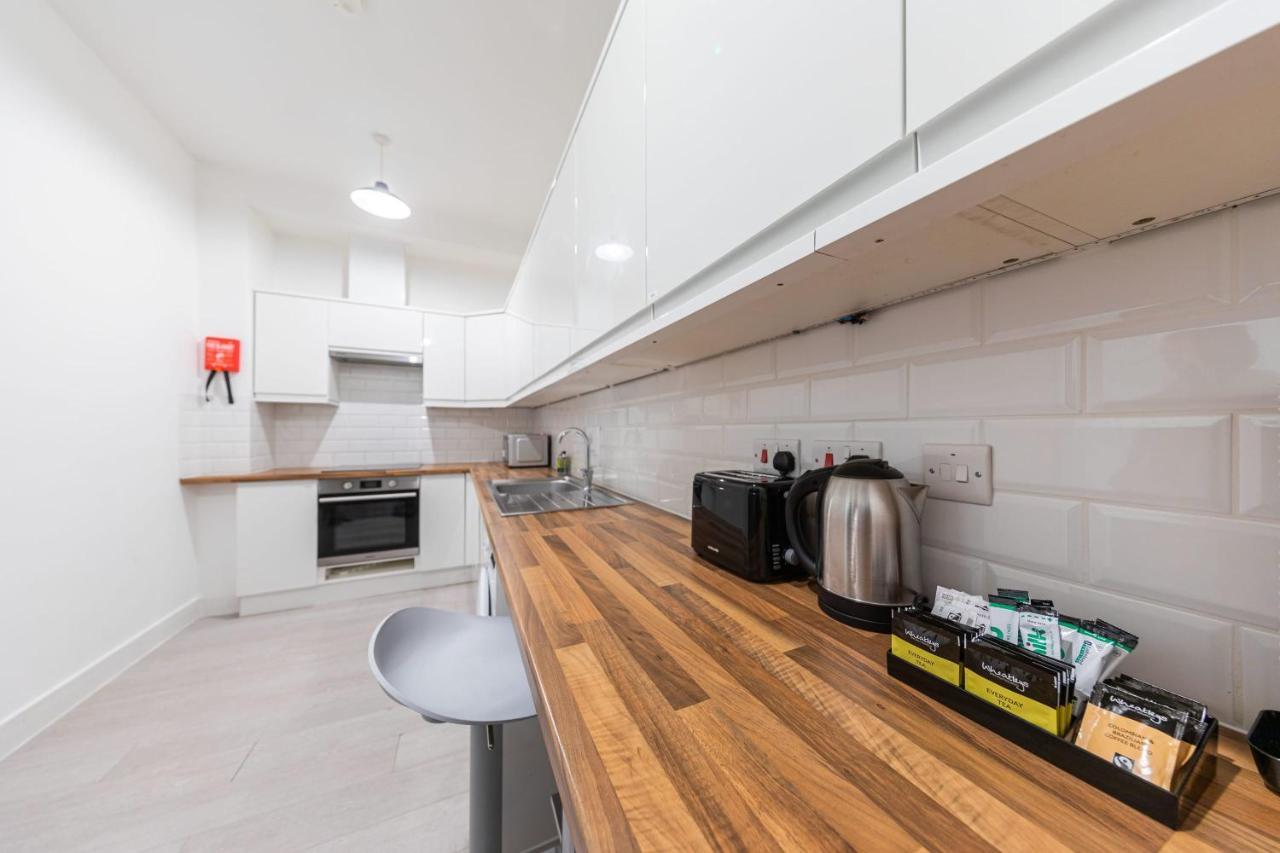 Functional Budget Stay With Wi-Fi And Laundry Facilities Near Tube Station Londen Buitenkant foto